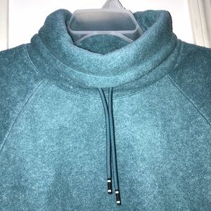 NWOT Nike Therma Pullover